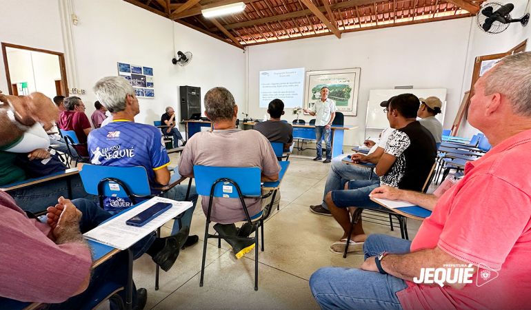 Prefeitura de Jequié promove curso de enxertia de cacaueiros para pequenos produtores da Fazenda Velha